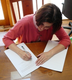 No, I won\'t look at the camera. You can\'t make me.